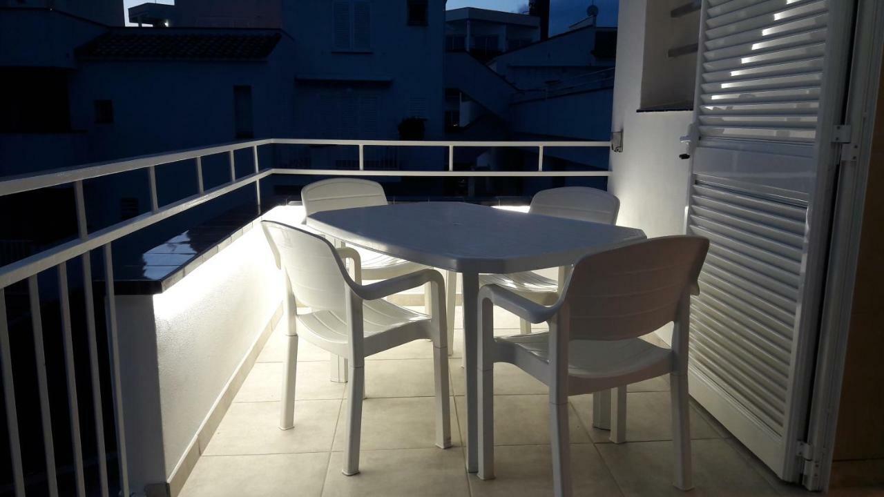 Residencia Platja De Roses Apartment Exterior foto